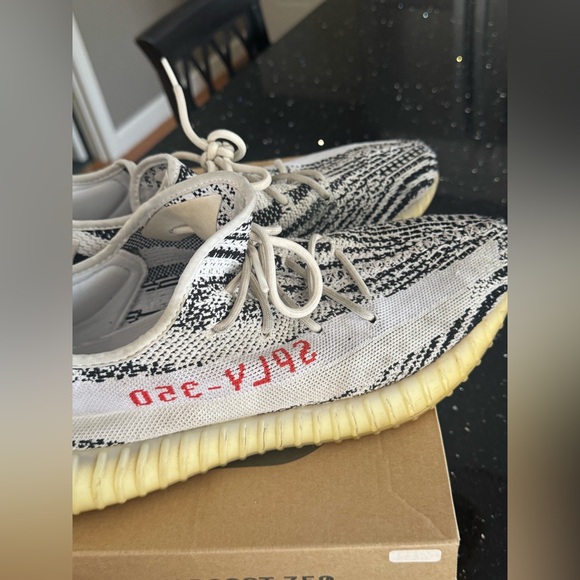 Yeezy Boost 350 V2 -Mens sneakers in Zebra main image 4